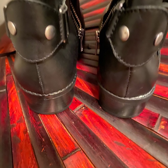 Liz Claiborne Black Leather Renea Riding Boots Size 7 - Picture 9 of 11